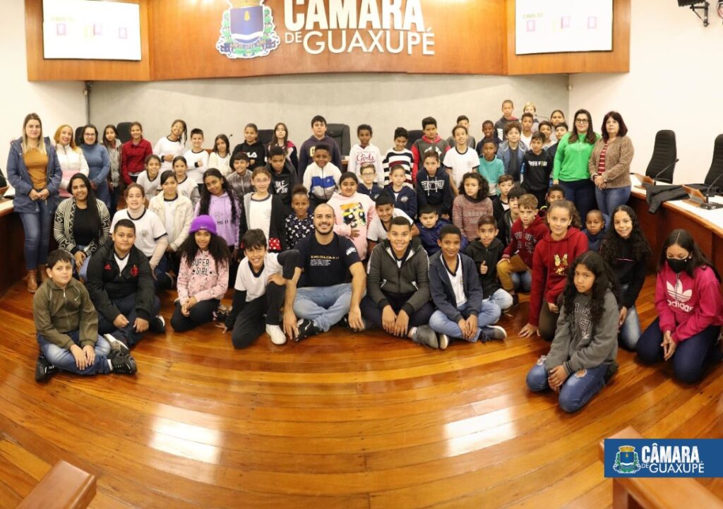 Câmara de Guaxupé recebe alunos da Escola Municipal Dr. Carlos de Souza Ribeiro em visita