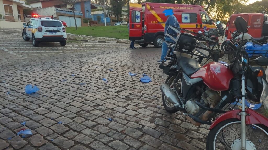Em Guaxupé, motorista passa mal e bate em traseira de moto