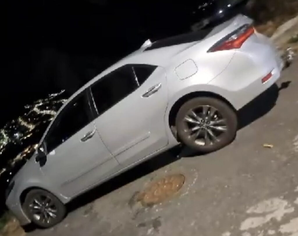 Em Poços de Caldas, 2 menores são flagrados em um Corolla roubado em Elói Mendes
