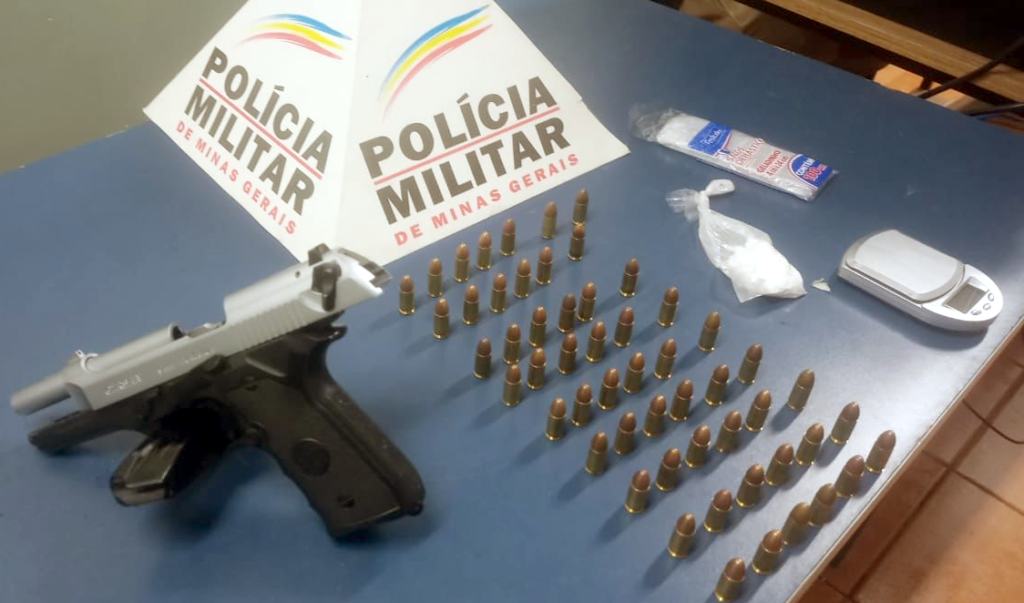 Marido ameaça a esposa com uma arma de fogo em Poços de Caldas e durante a prisão PM encontra drogas