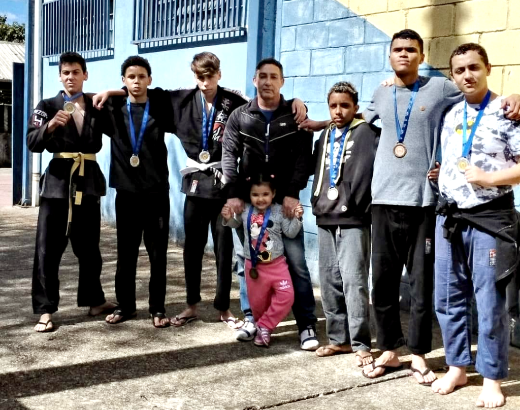 Atletas do projeto Jiu-jitsu de Guaxupé conquistam medalhas de ouro, prata e bronze em Poços de Caldas