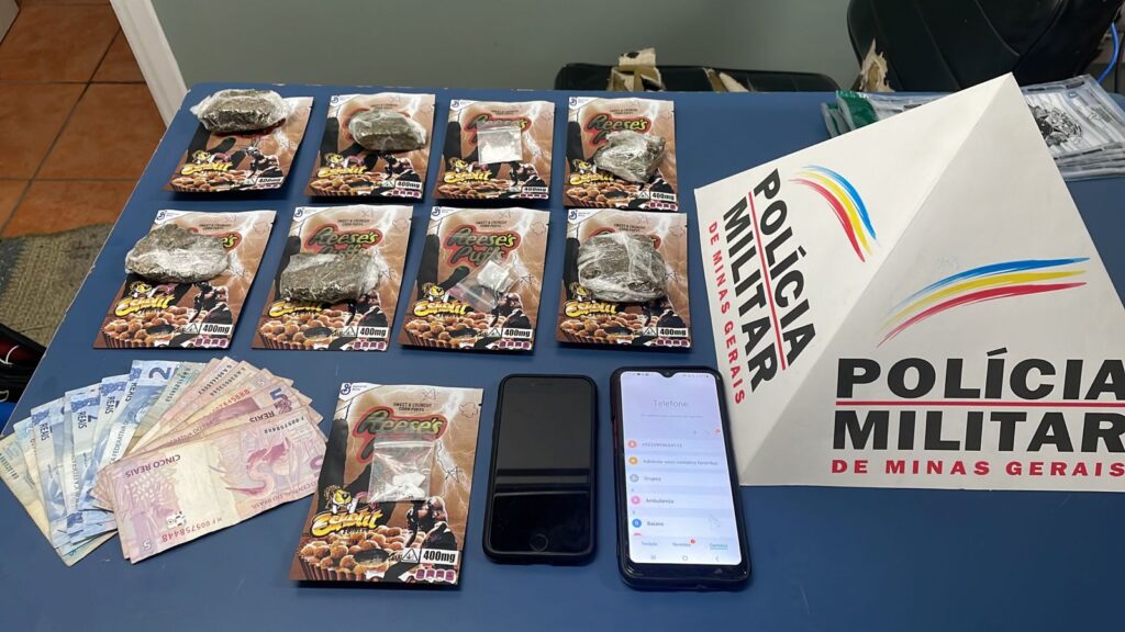 Motociclista transportando cereais, que na verdade, eram drogas, bate na viatura da PM de Poços de Caldas e acaba preso