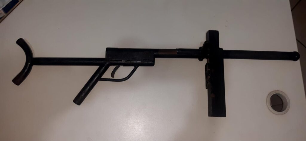 Homem é preso pela PM por ameaçar criança de 8 anos com arma de fogo em Arceburgo