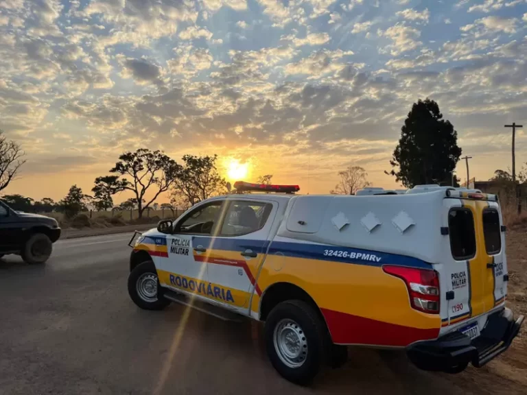 Durante uma blitz da Polícia Militar Rodoviária em Passos, homem se apresenta como Oficial de Justiça, mas foi preso por falsidade ideológica