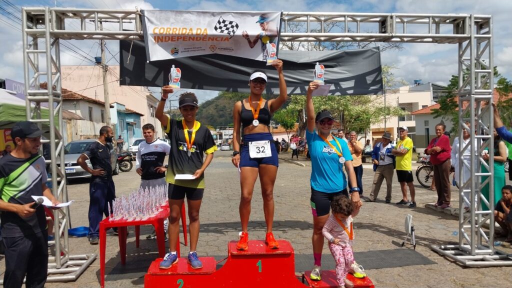 Dara Oliveira, atleta guaxupeana, foi a grande vencedora da prova Corrida da Independência em Alpinópolis