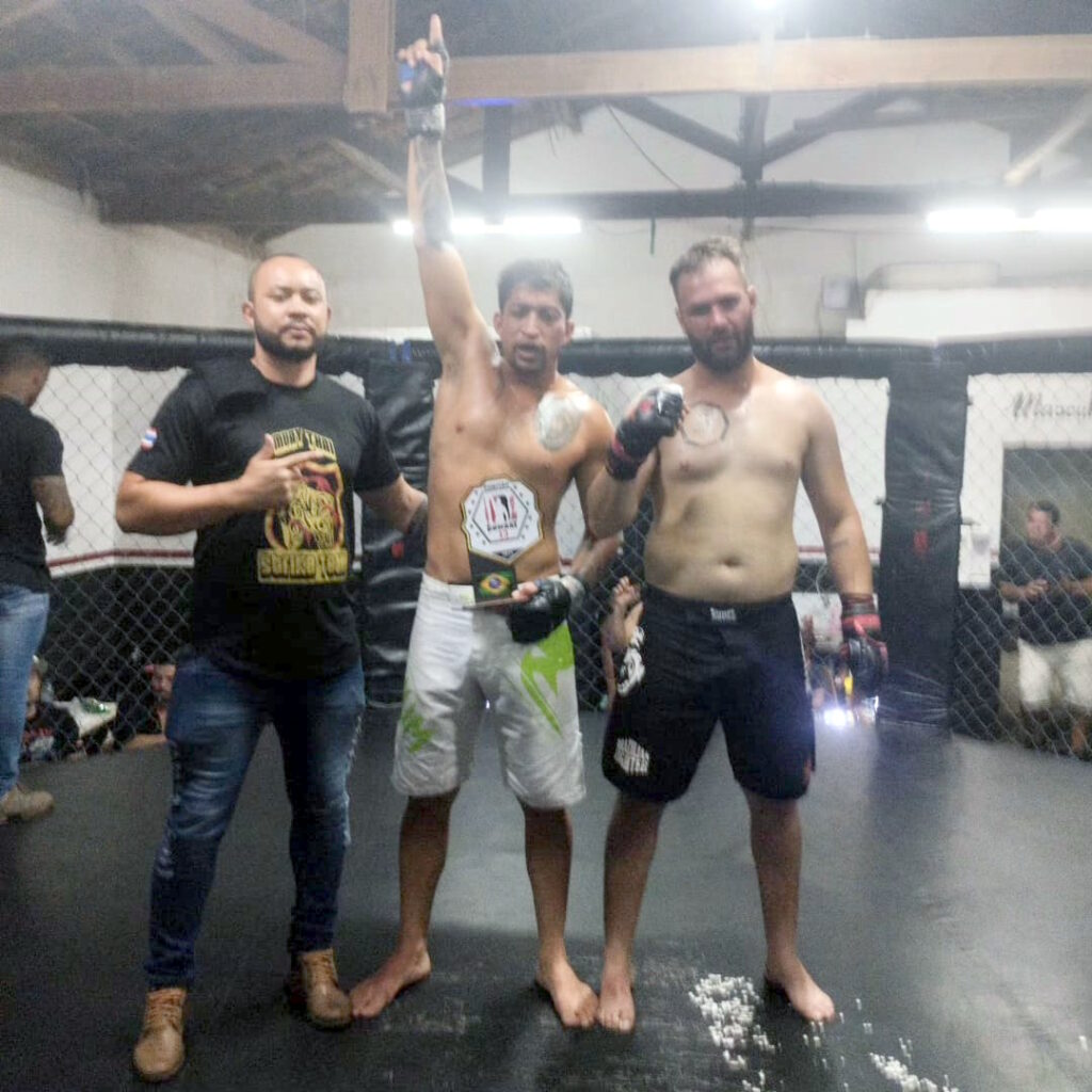 Guaxupeano é campeão em campeonato profissional de MMA em São José do Rio Pardo