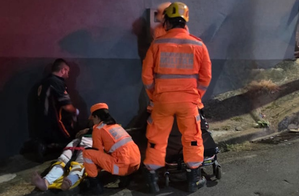 Após acidente carro evade e deixa motociclista ferido em Alfenas