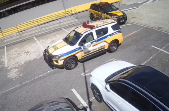 PM Rodoviária socorre criança gravemente ferida após ataque de cachorro em Poços de Caldas