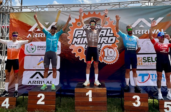 Guaxupeano Nathan Henrique é campeão no Mountain Bike em Muzambinho e comemora vitória da namorada na corrida de Guaxupé