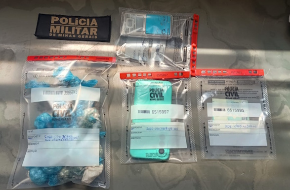 Tático Móvel de Guaxupé apreende 300 pedras de crack com apoio de cão farejador durante operação na Vila Progresso