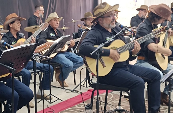 Projeto Viajante das Palavras celebra o Dia Internacional do Café com música, tradições e causos em Guaxupé-MG