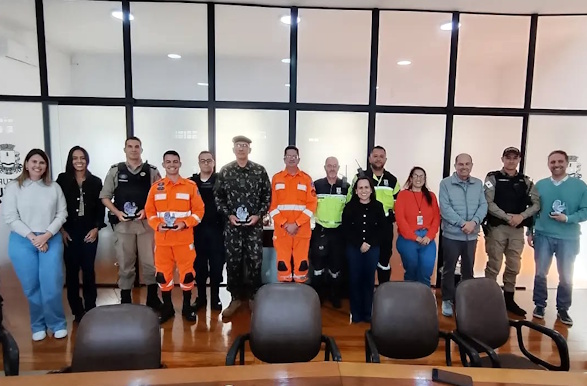 GUAXUPÉ homenageia forças de segurança pelo trabalho que garantiu o sucesso da Corrida Lilás