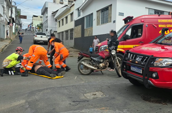 Motociclista fica ferido em acidente com carro em Alfenas