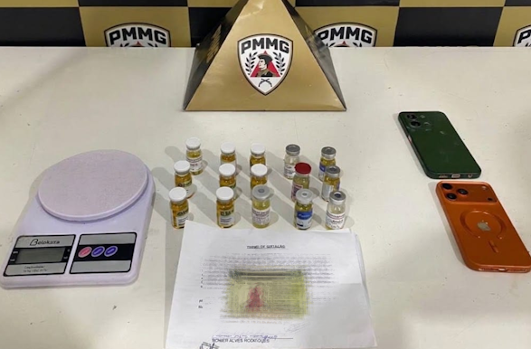 Tático Móvel de Guaxupé prende homem com mandado em aberto e apreende anabolizantes no Jardim Limoeiro