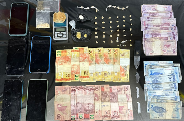 PM prende três homens e apreende adolescente por suspeita de tráfico de drogas em São Sebastião do Paraíso