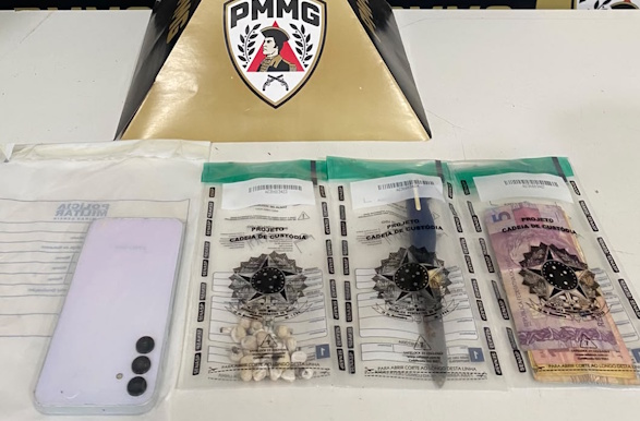 Tático Móvel e GEPMOR de Guaxupé prendem homem com 25 pedras de crack no Jardim Vera Cruz